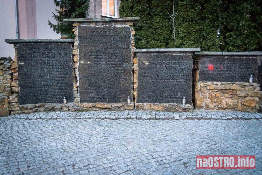 Pomnik przy ulicy Sandomierskiej w Ostrowcu Św. 
fot. Łukasz Grudniewski/naOSTRO.info