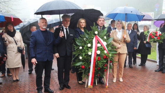 Oddano hołd ofiarom zbrodni katyńskiej przy pomniku Świętokrzyskiej Golgoty Wschodu