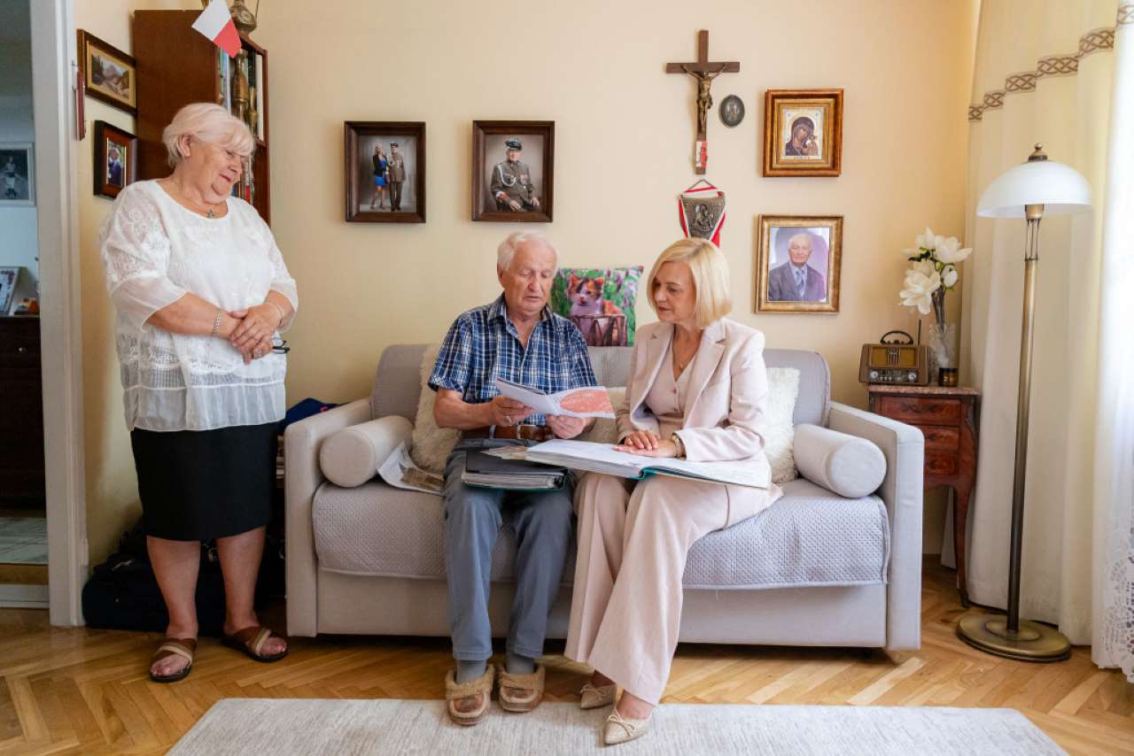 Porucznik ‘Mały’ kończy 89 lat. Marszałek Renata Janik u bohatera Powstania Warszawskiego