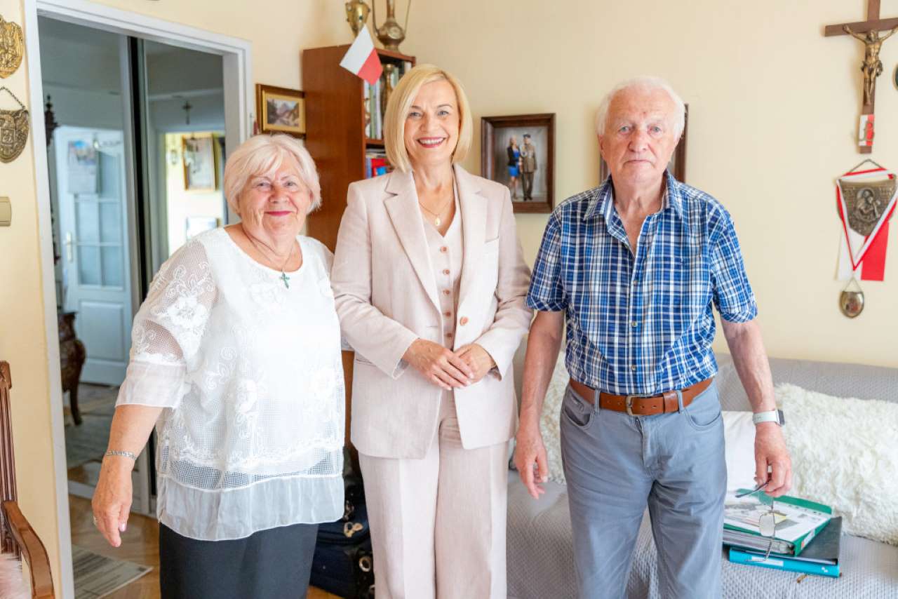 Porucznik ‘Mały’ kończy 89 lat. Marszałek Renata Janik u bohatera Powstania Warszawskiego