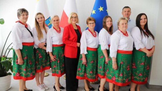 Finalistki konkursu dla Kół Gospodyń Wiejskich na spotkaniu z marszałek województwa