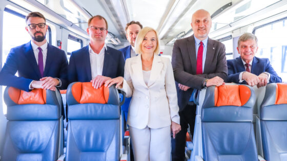 Nowe pociągi dla Świętokrzyskiego – umowa podpisana