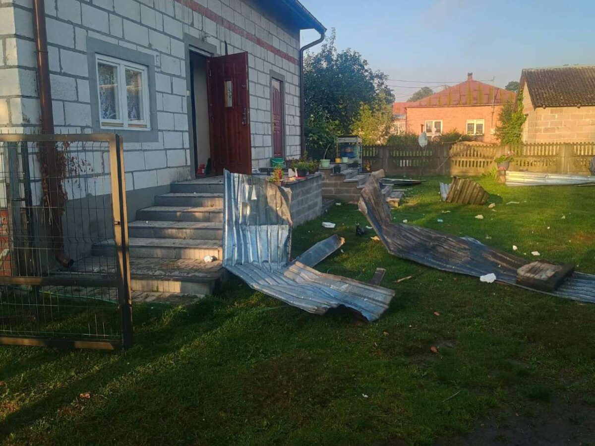 Dron uszkodził dach budynku mieszkalnego w Wyrykach