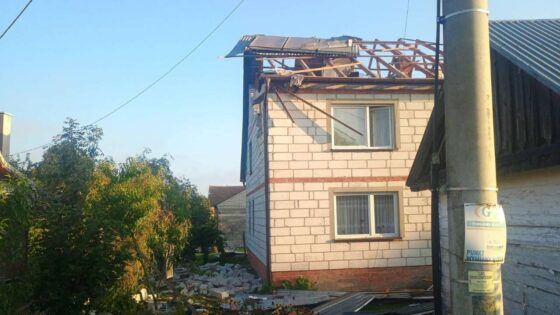 Dron uszkodził dach budynku mieszkalnego w Wyrykach
