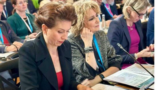 Szefowa Komitetu Regionów: KE musi wydawać więcej na obronność i politykę klimatyczną