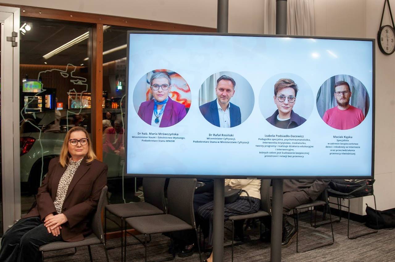 co trzeci nastolatek doświadczył przemocy w sieci