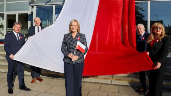 Flaga na Urzędzie Marszałkowskim