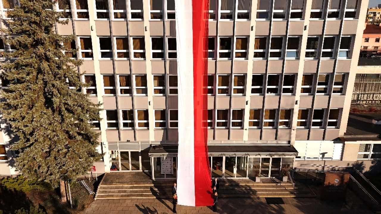 Flaga na Urzędzie Marszałkowskim